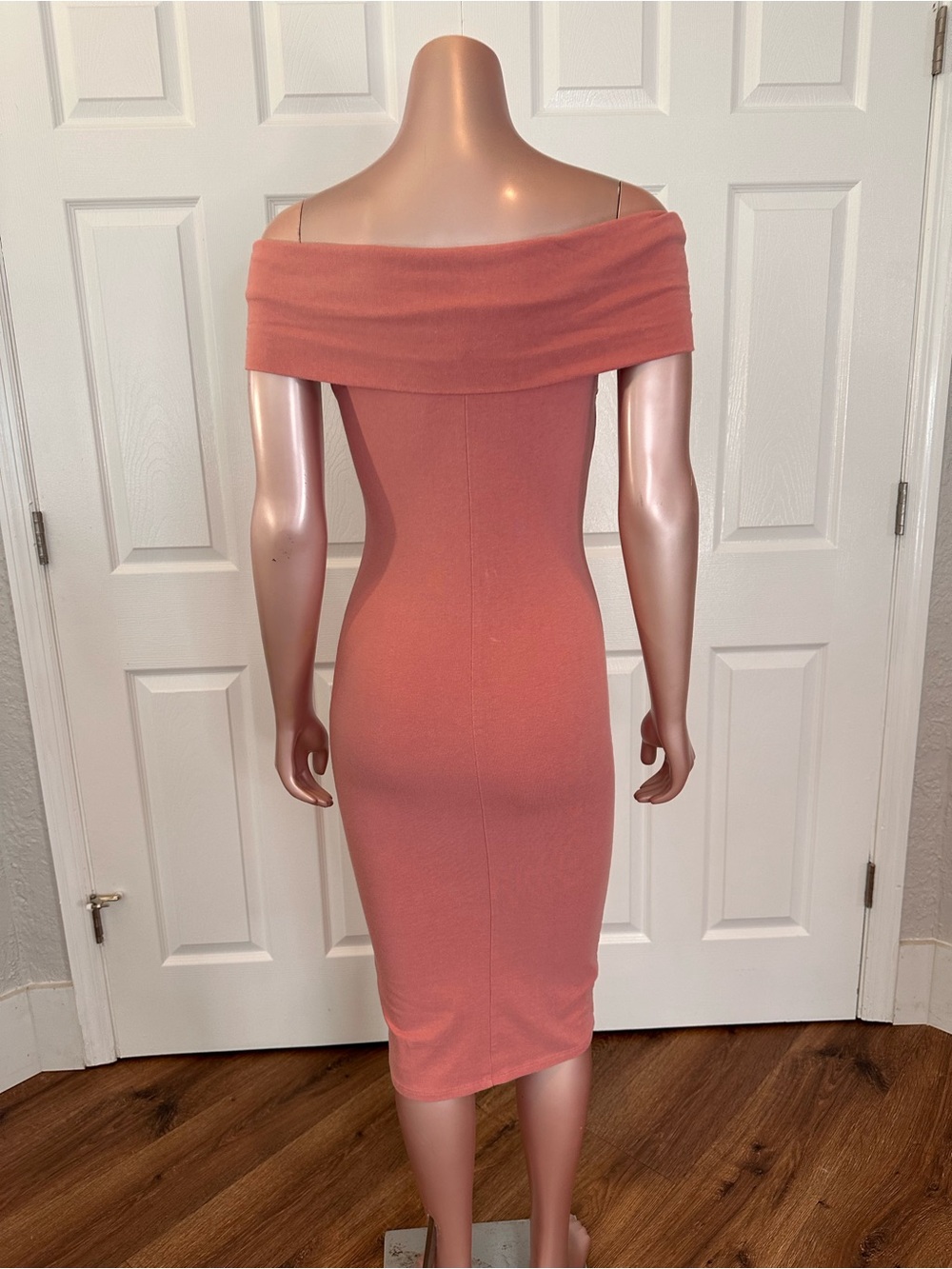 Heart & Hips Off-the-Shoulder Midi Dress | Dusty Rose | Size M | A-1829 - Picture 6 of 10